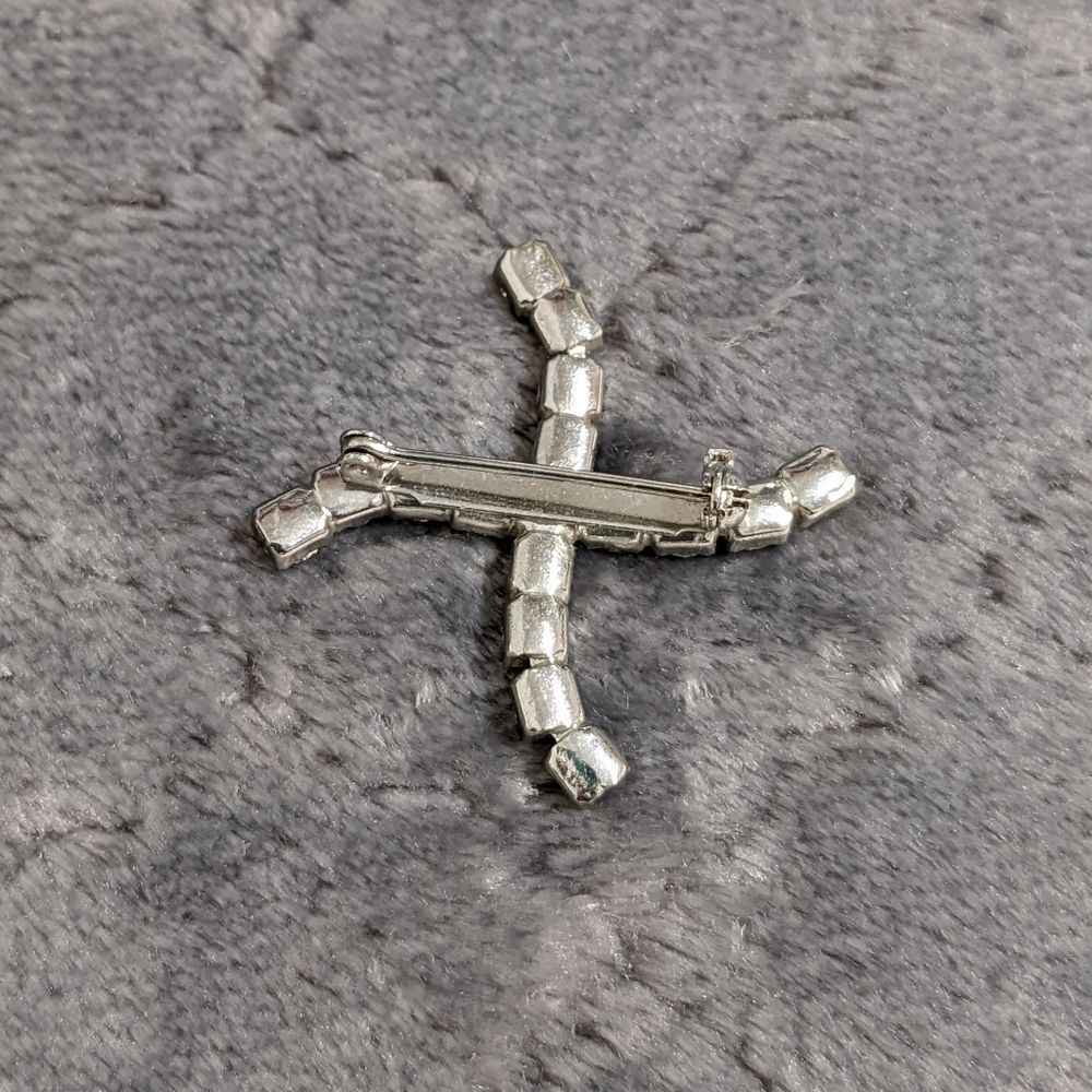 🎉Host Pick🎉 Vintage Clear Rhinestone "X" Brooche - Picture 4 of 7